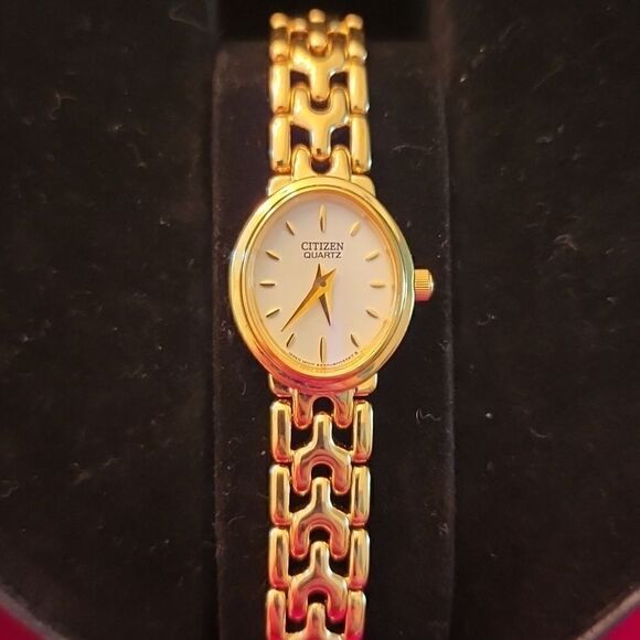 NWT Ladies Citizen Quartz Gold Tone Wrist Watch with Original Box - Picture 1 of 4